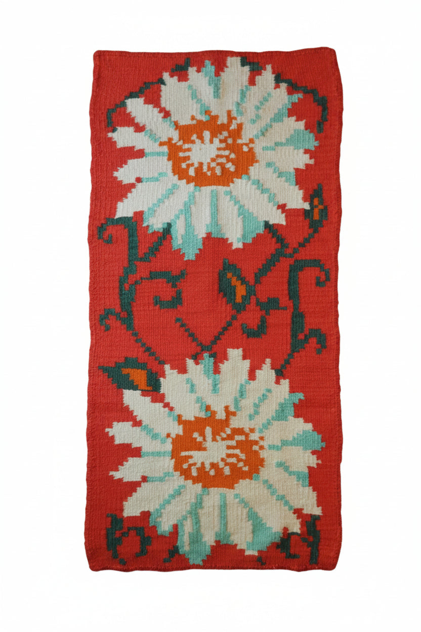 Handwoven Wool Rug | Daisy Pattern