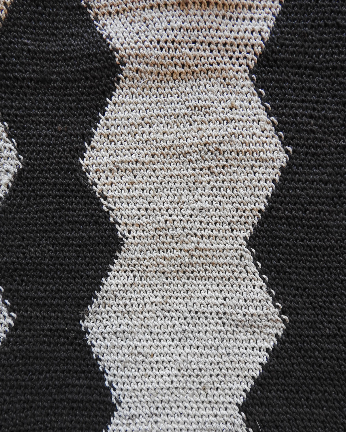 Handmade Chaguar Fiber Shoulder Purse | Black and White