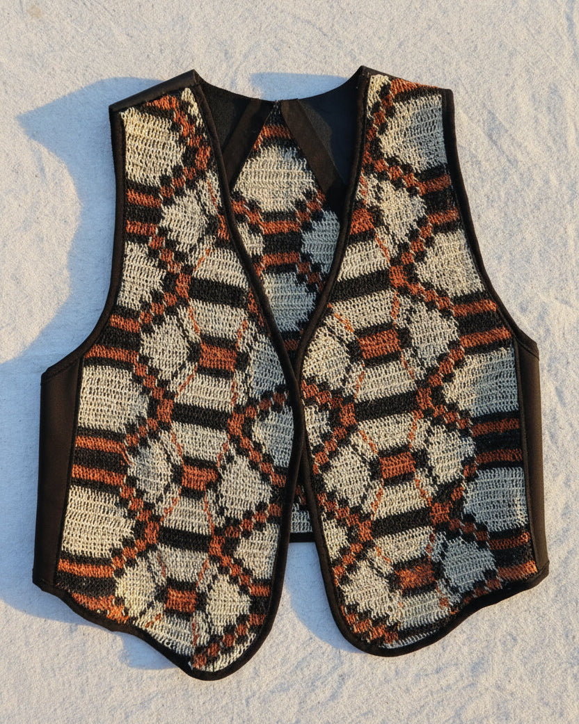 Handmade chaguar vest. Naturally dyed | Orange Eyes