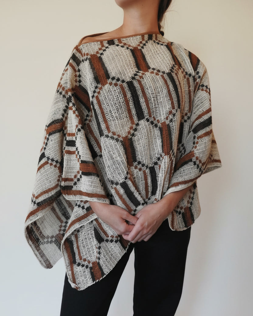 Handmade Chaguar Fiber Poncho | Geometric