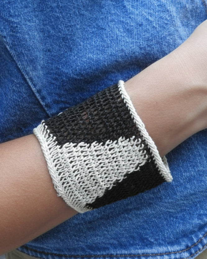 Handmade Chaguar Fiber Bracelet  & Silver Nickel | Black and White
