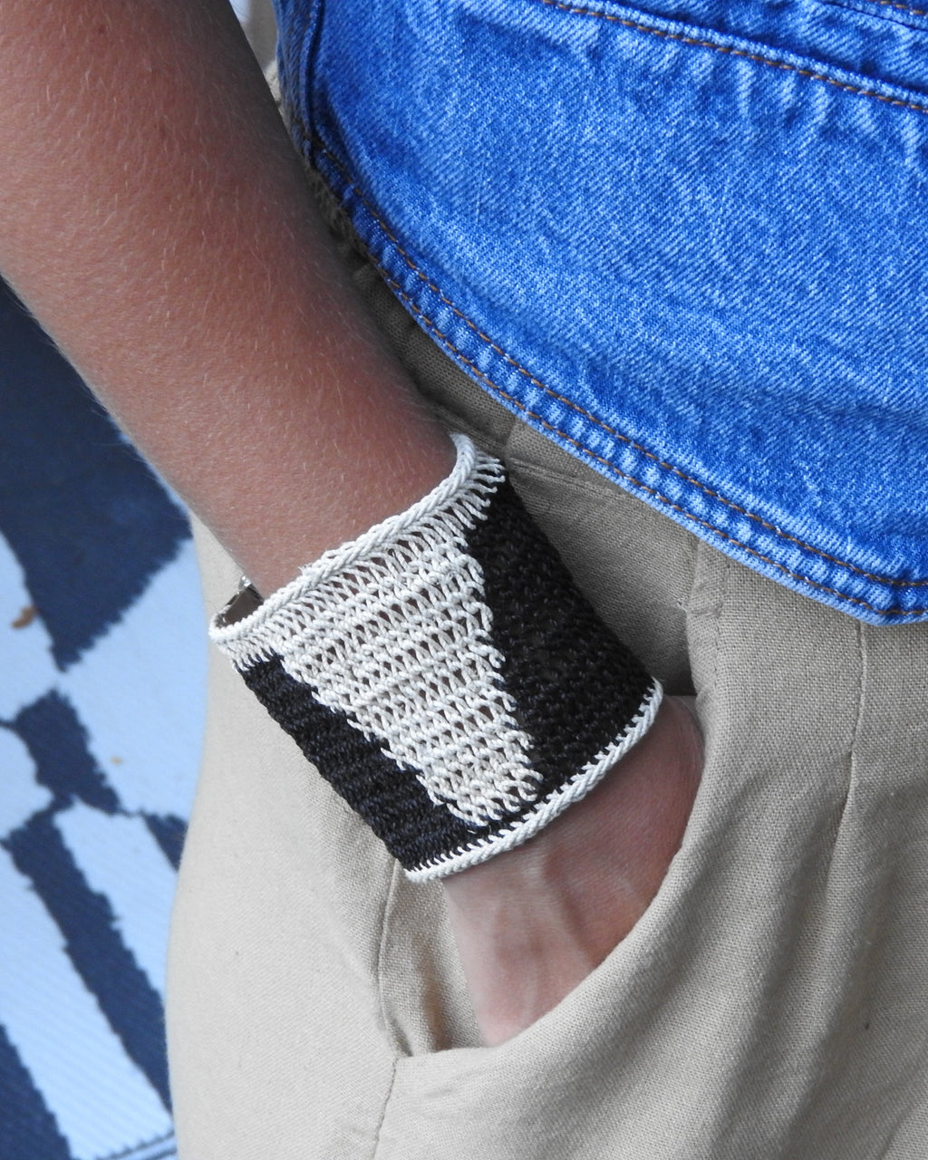 Handmade Chaguar Fiber Bracelet  & Silver Nickel | Black and White